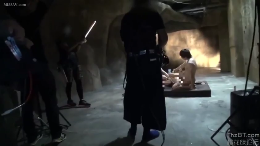 Sitting Posture · Fully nude · 自然 · Horizon · Studio · 摄影器材 · 幕后花絮 · 拍摄中