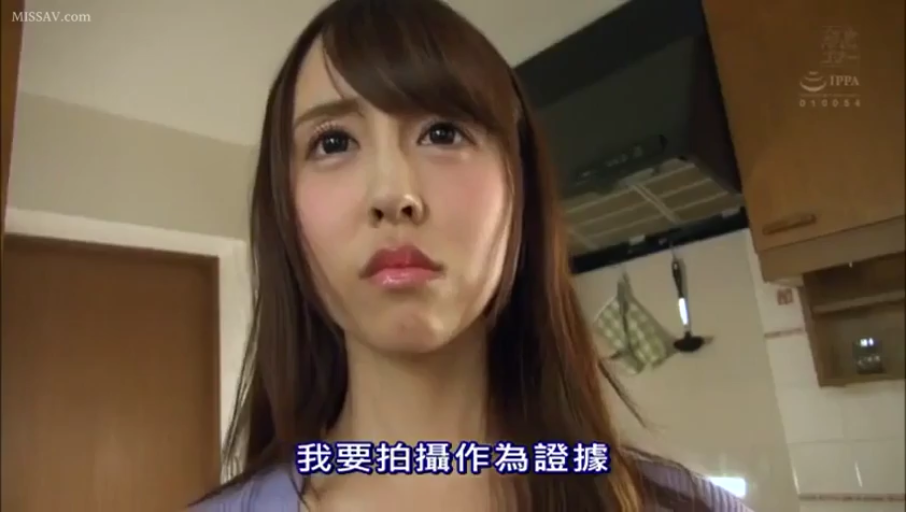 真剣 · 站立 · 注視 · キッチン · 长发 · 头部特写 · 紫色上衣