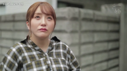 Grievance · Stand · 外拍 · 头部特写 · 观望 · 户外墙边 · 绿色格纹衬衫