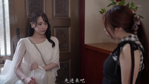 俯身 · 卧室 · 口交 · 蕾丝内衣 · 妩媚 · 近景 · 床单 · 双飞