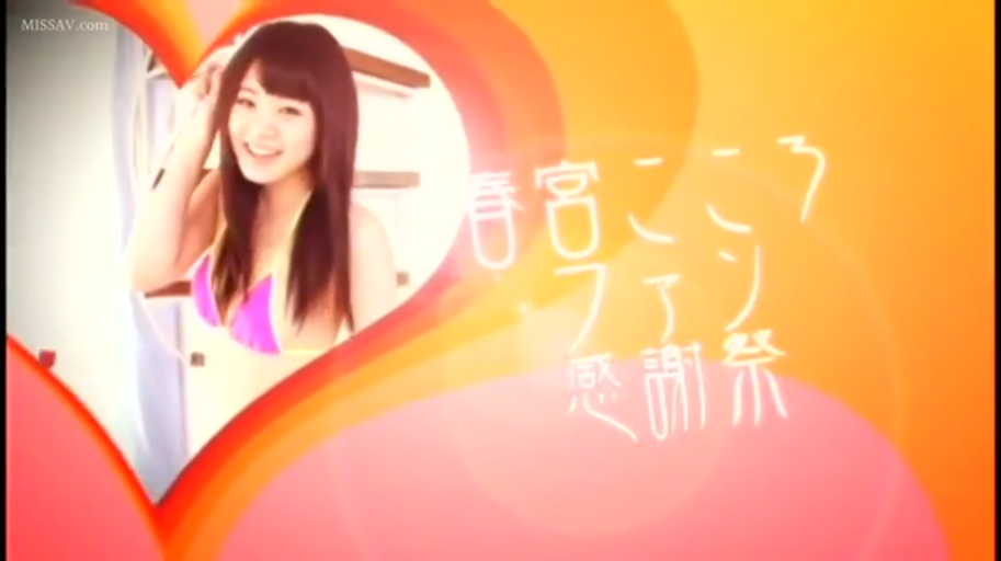 室内 · 比基尼 · 站姿 · 微笑 · 上半身 · 撩发 · 心形边框