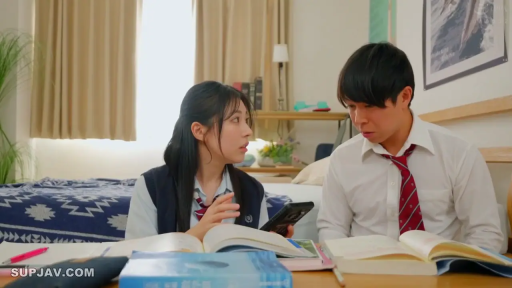 坐姿 · 交谈 · 校服 · 卧室 · 半身 · 剧情 · 认真 · 书本