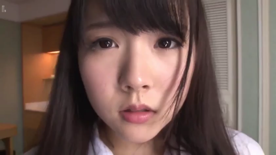 Indoor · Close-up of the face · 白衬衫 · Stare · 长发 · 正面 · Slightly open mouth