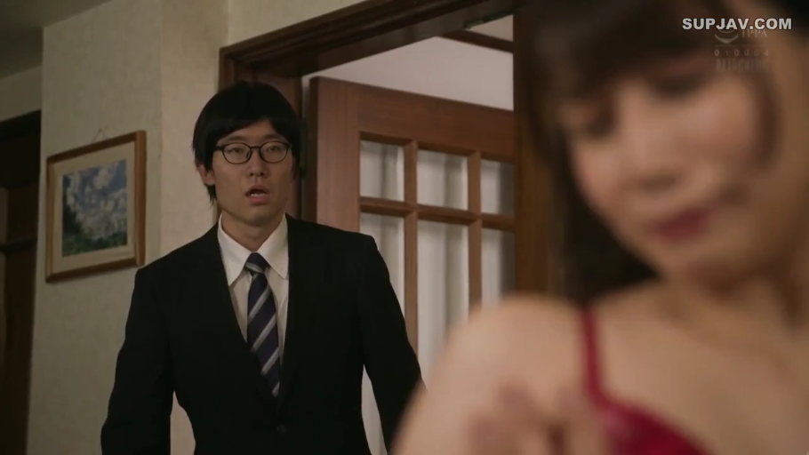 室内 · 眼镜 · 站立 · 中景 · 剧情 · 西装 · 震惊 · 撞见