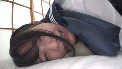 脸部特写 · 和室 · 水手服 · 侧卧