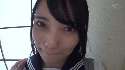 室内 · 一人称視点 · 对视 · 水手服 · 対面 · 脸部大特写 · 抿嘴微笑