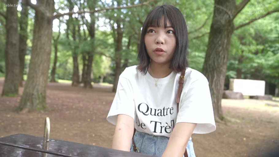 坐姿 · 职业西装 · 车内 · 短发 · 侧脸特写 · 手交行为 · 愉悦微笑 · 阳具