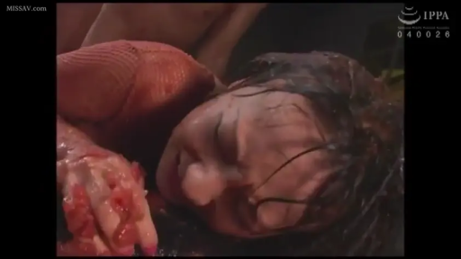 室内 · 顔のクローズアップ · 侧卧 · 红色网格服