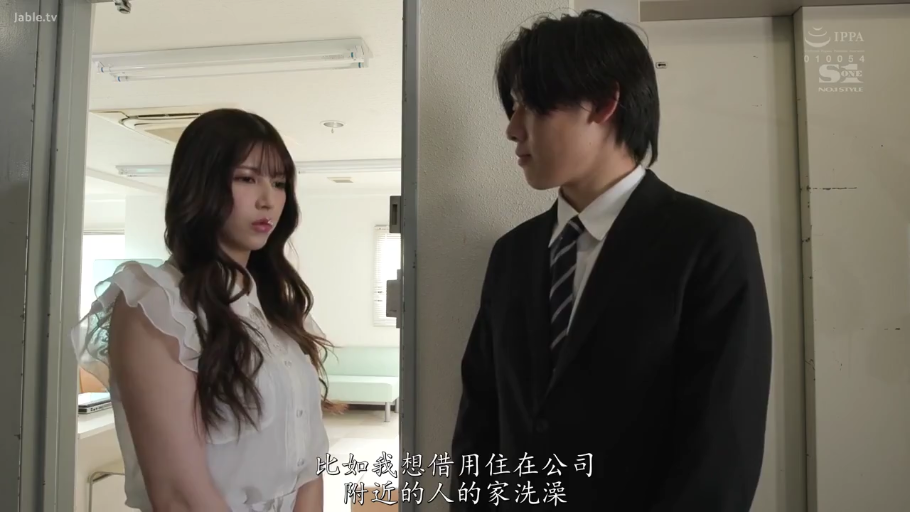 室内 · 脸部特写 · 休闲装 · 亲吻 · 温柔 · 面对面 · 百合