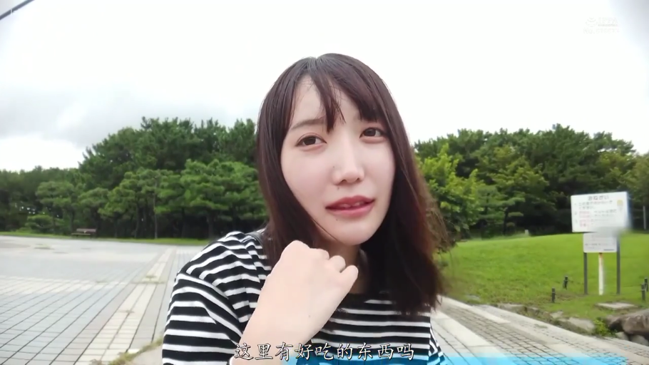 全身 · 休闲外套 · 手提包 · 街道 · 行走 · 背影 · 走路
