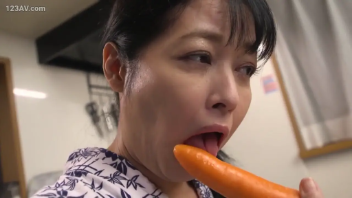 室内 · 面部特写 · 和服