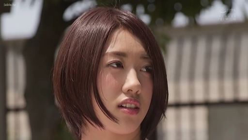 面部特写 · 便服 · 户外