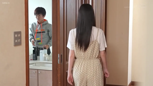 Indoor · Door · At the door · 波点连衣裙 · 张望 · 背影站立