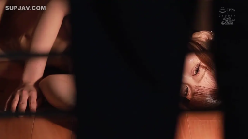 室內 · 专注 · 全裸 · 面部特寫 · 偷窺視角 · 趴臥 · 窥视