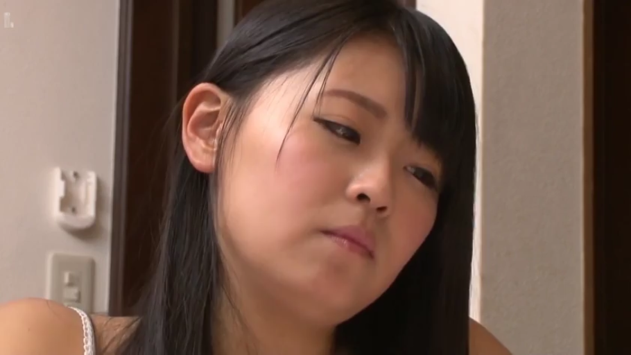 Indoor · Sitting Posture · Melancholy · Face · 白色蕾丝吊带 · Stare · 黑长直