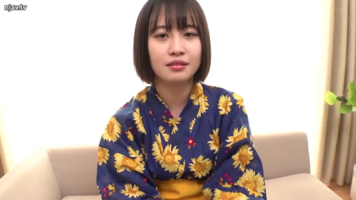 室内 · 坐姿 · 自然 · 半身 · 注视镜头 · 短发 · 浴衣