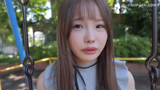 座り姿勢 · 顔 · 観察 · 清纯 · 常服 · 平凡 · 公園 · ブランコ