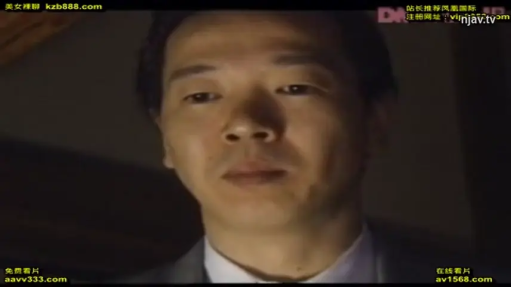 室内 · 严肃 · 面部 · 站立 · 凝视 · 西装 · 低画质