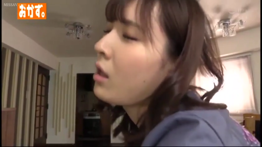 骑乘位 · 迷离 · 性行为 · 中景 · 客厅 · 格子裙 · 局部打码 · 钢琴