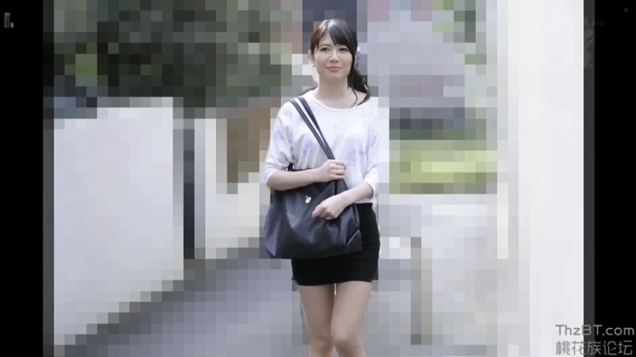 比基尼 · 站立 · 笑容 · 漫步 · 群像 · 多人合影 · 沙滩