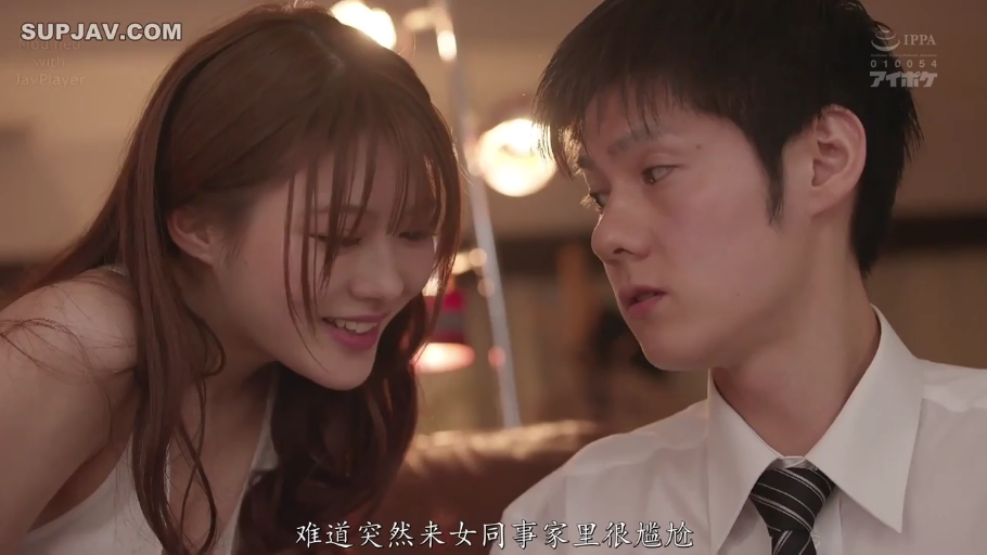 室内 · 坐姿 · 微笑 · 面部特写 · 衬衫领带 · 互动 · 职场剧情