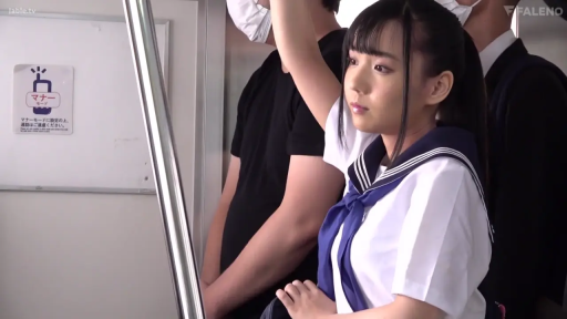 站姿 · 平静 · 上半身 · 乘车 · 水手服 · 公交 · 扶手杆 · 背景有遮面路人