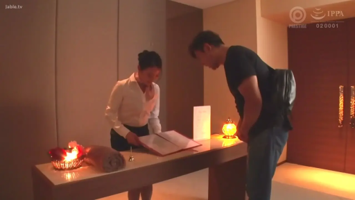 专注 · 站立 · 全景 · 剧情场景 · 职业制服 · 酒店前台 · 登记手续 · 登记簿