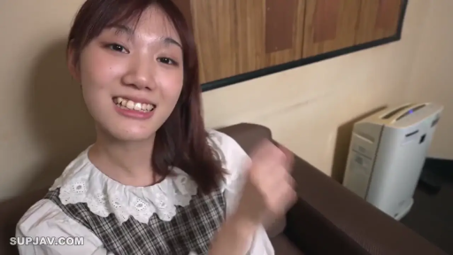 室内 · 坐姿 · 揉乳 · 胸部特写 · 沙发 · 湿透T恤 · 受用