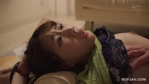 室内 · 迷离 · 蕾丝内衣 · 枕头 · 仰卧 · 面部特写 · 抚摸 · 成人