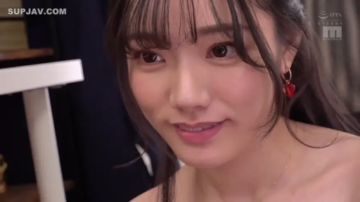 室内 · 面部特写 · 露肩装