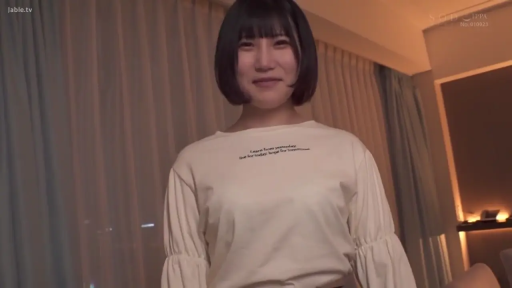 室内 · 站立 · 模糊 · 背部 · 黄色上衣