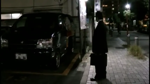 全身 · 站立 · 西装 · 夜景 · 户外街道 · 等待 · 公文包