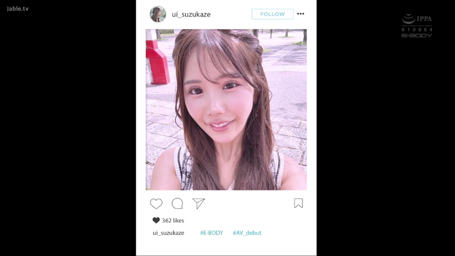 脸部特写 · 户外 · 正面对镜头 · 无袖条纹上衣