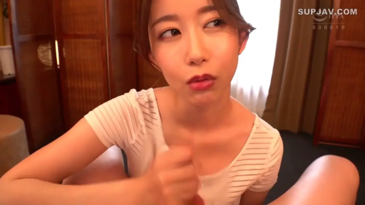 室内 · 座り姿勢 · 一人称視点 · 头部特写 · 手淫 · 噘嘴 · 白色条纹短袖