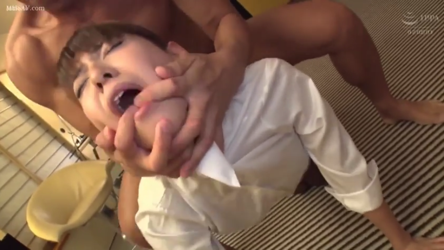 室內 · 后入式 · 白襯衫 · 面部特寫 · 痛苦表情 · 粗暴 · 强迫性行为