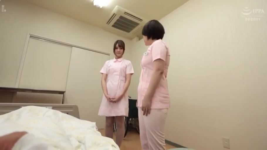 病床 · 站姿 · 全景 · 平静 · 交流 · 粉色护士服 · 医院病房 · 制服诱惑