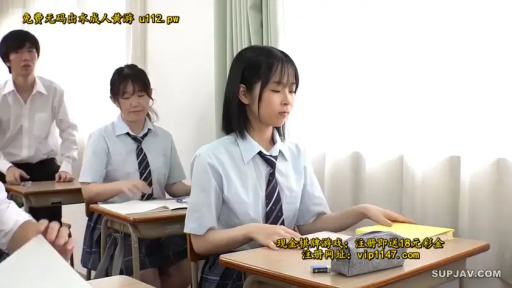 坐姿 · 校服 · 教室 · 专注 · 多人 · 书本 · 学习