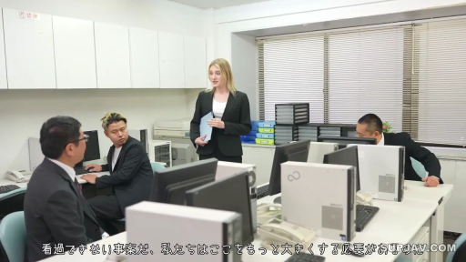 站立 · 职业西装 · 办公室 · 文件 · 多人 · 会议 · 专业