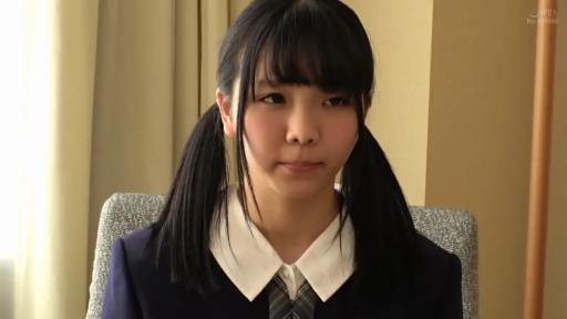 室内 · 坐姿 · 严肃 · 脸部特写 · 双马尾 · 学生校服 · 静态