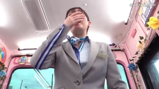 站立 · スーツ · 车内 · スカートめくり · 低视角 · 不可視 · 脚部のクローズアップ