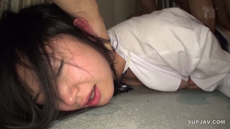 室内 · 脸部特写 · 性行为 · 白衬衫 · 痛苦 · 长发 · 趴在地上