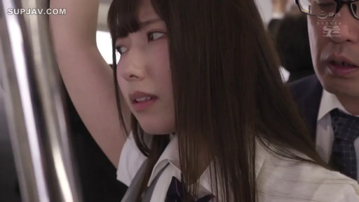 臉部特寫 · 站姿 · JK制服 · 電車