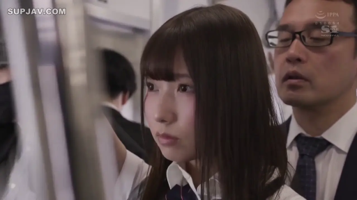 臉部特寫 · 站立 · JK制服 · 電車