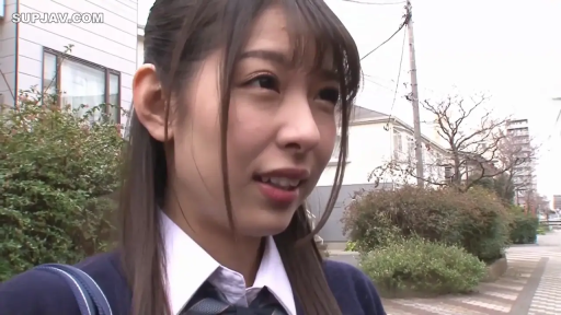 脸部 · 站立 · 微笑 · 聊天 · 街道 · JK制服 · 清纯 · 单肩包