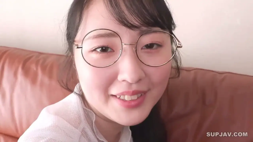 Indoor · Face · Glasses · Sweet · Smile · 白色针织衫 · 居家风 · Front face