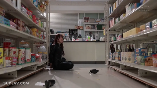 坐姿 · 全身 · 货架 · 束缚 · 公共场所 · 冷漠 · 超市 · 皮质紧身衣