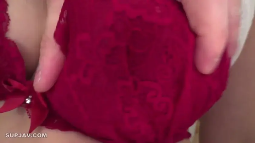 室内 · 胸部特写 · 站立 · 皮肤细节 · 红色蕾丝文胸 · 抓弄