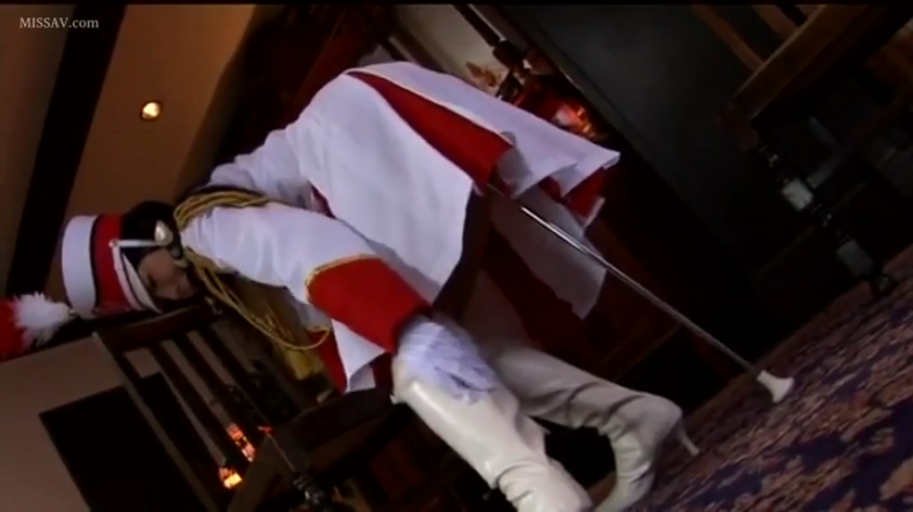 校服 · 卧室 · 全景 · 微笑 · 枕头 · 趴卧 · 按摩 · 制服剧情