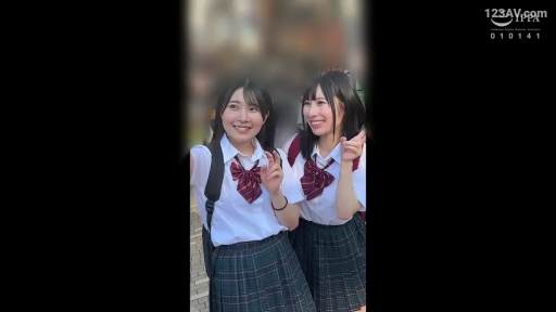 中景 · 站姿 · 街道 · 双人 · 自拍 · 笑容 · JK校服 · 书包