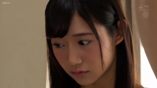 室内 · 站立 · ネックレス · 注視 · 长发 · 头部特写 · 惊讶 · 白色荷叶边上衣